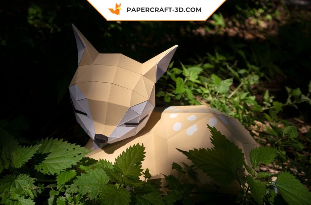Papercraft de cervatillo dormido y recostado en origami 3D