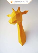Papercraft von einer Giraffe als Wanddeko in Origami