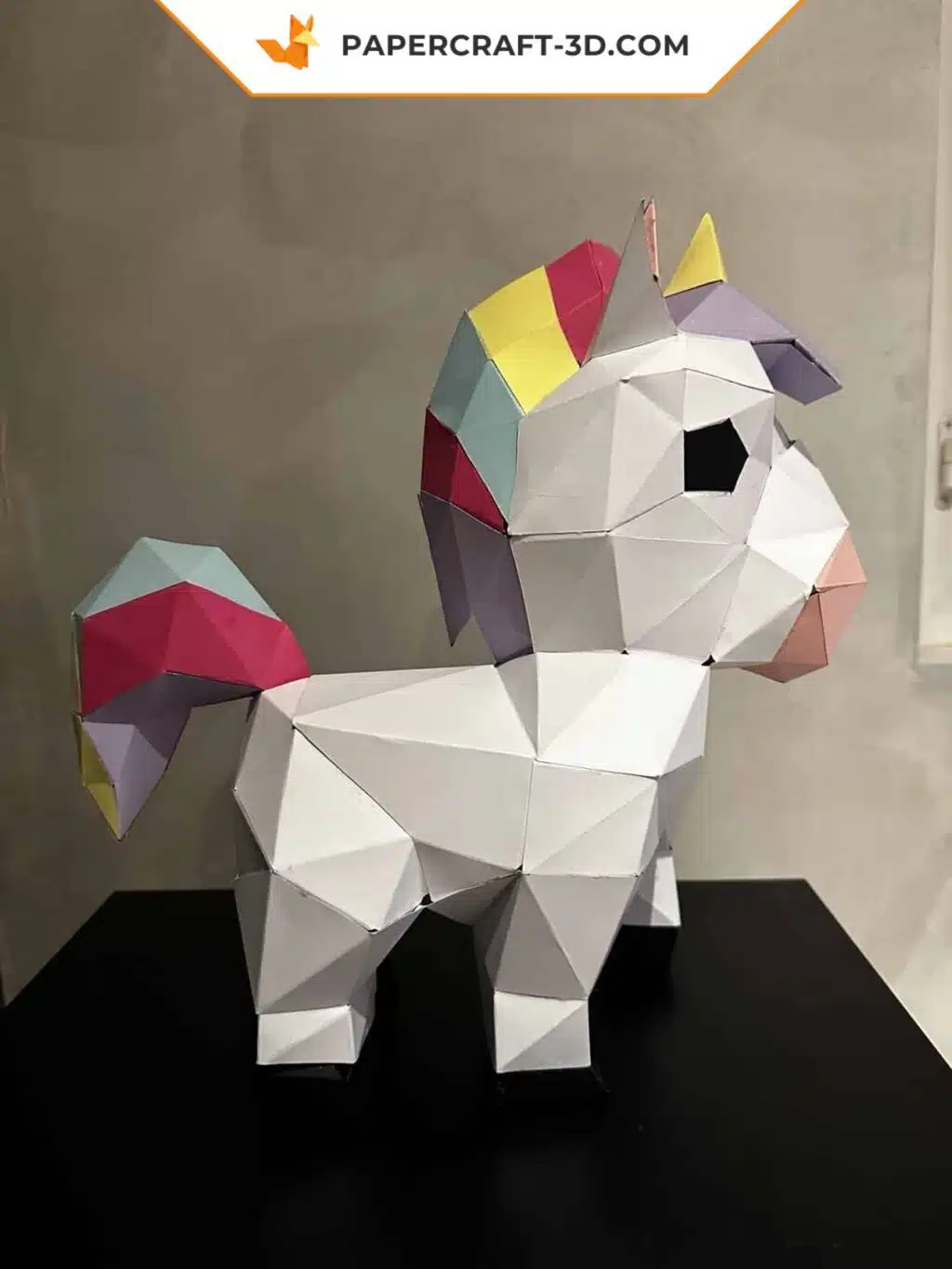 Papercraft licorne arc-en-ciel en origami 3D