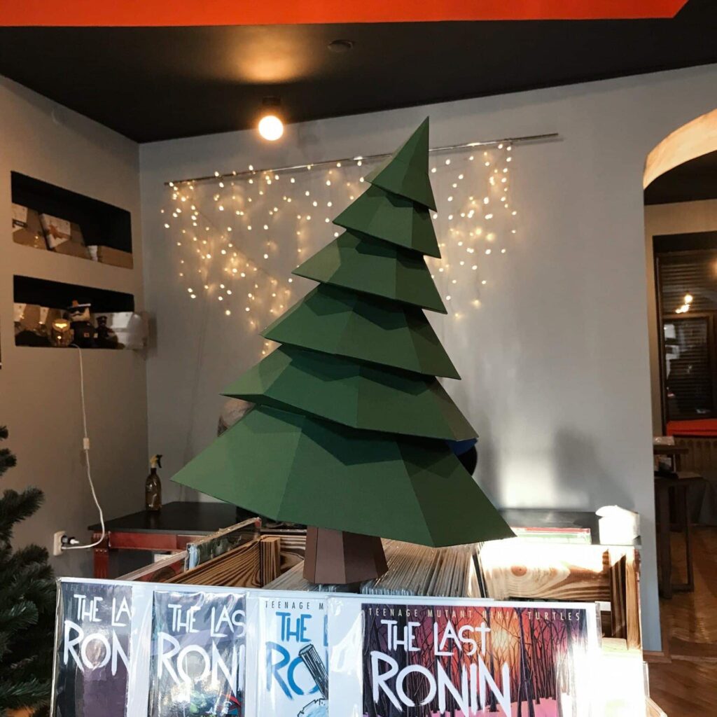 Papercraft Christmas tree in origami