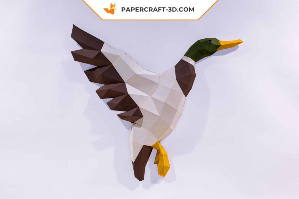Papercraft de pato-real em origami