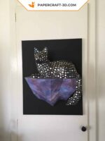 Papercraft gatto su una roccia in 3D origami