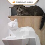 Papercraft gatto su una roccia in 3D origami