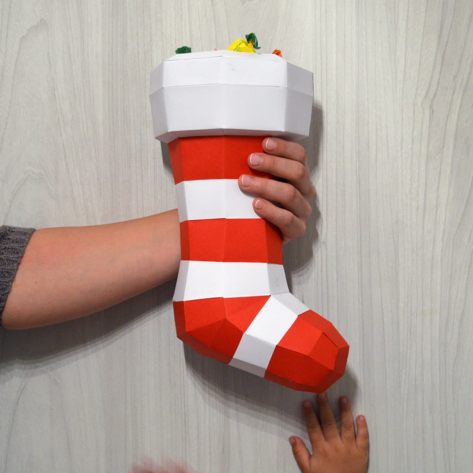 Papercraft Chaussette de Noël en origami papier 3D DIY pour décoration de fêtes