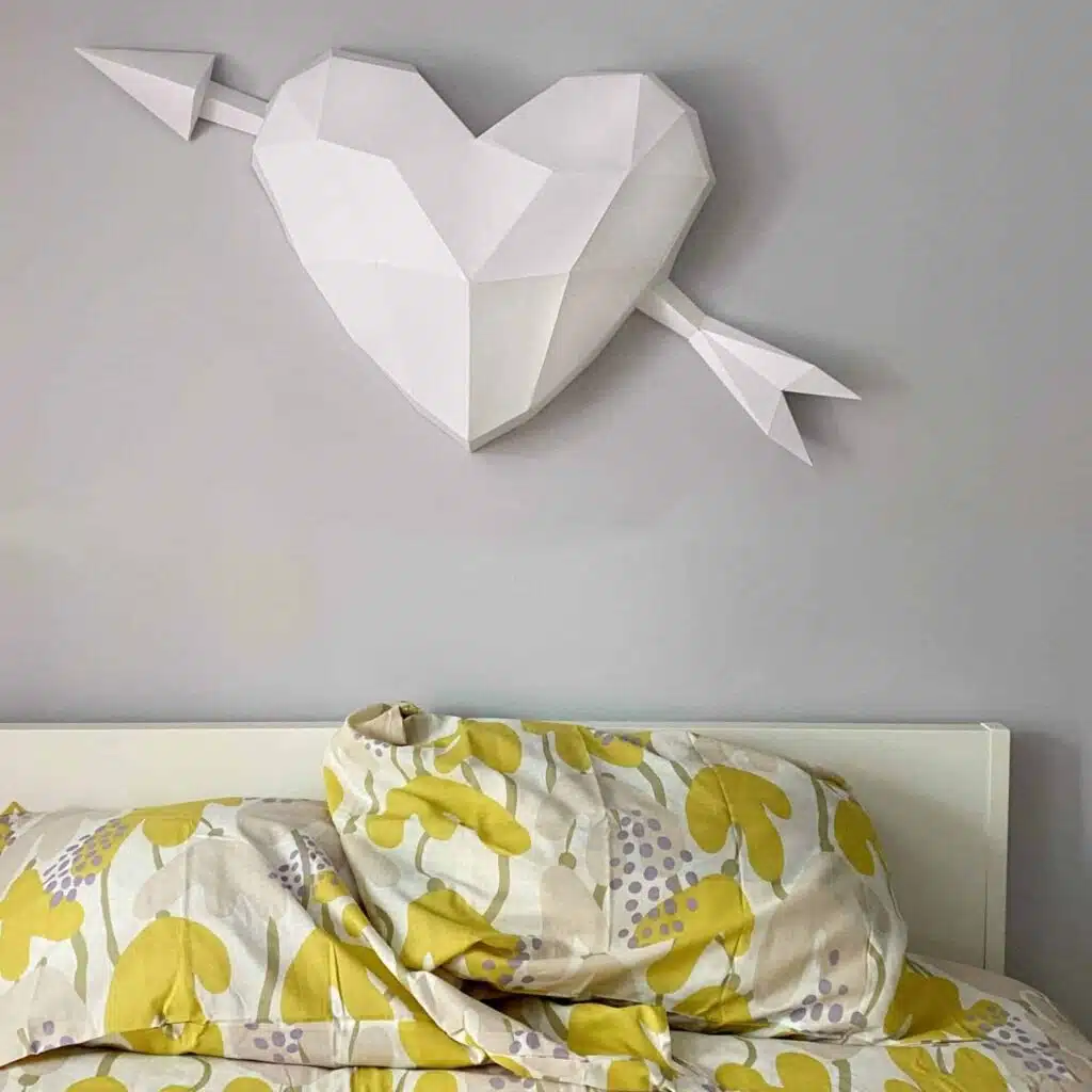 Wand-Papercraft Herz Cupidon aus 3D-Origami