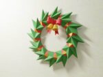 Papercraft Christmas wreath in 3D origami
