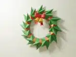 Papercraft ghirlanda di Natale con campane dorate in origami 3D