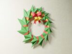 Papercraft Christmas wreath in 3D origami