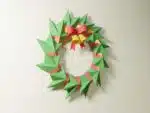 Papercraft ghirlanda di Natale con campane dorate in origami 3D