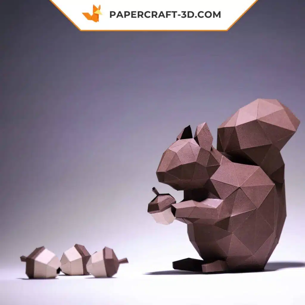 Papercraft de esquilo com a cauda erguida em origami 3D