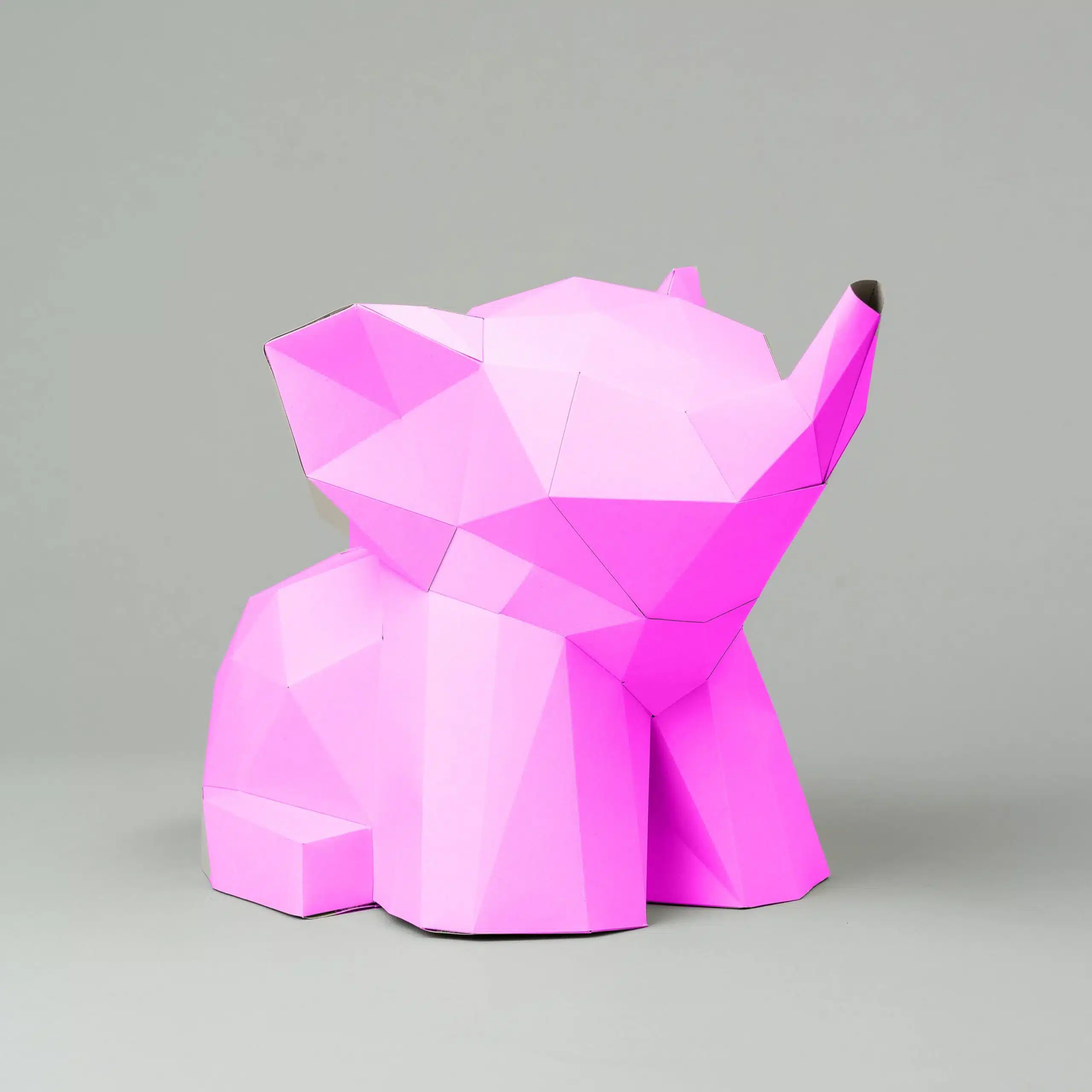 Papercraft di elefantino in origami, vista laterale