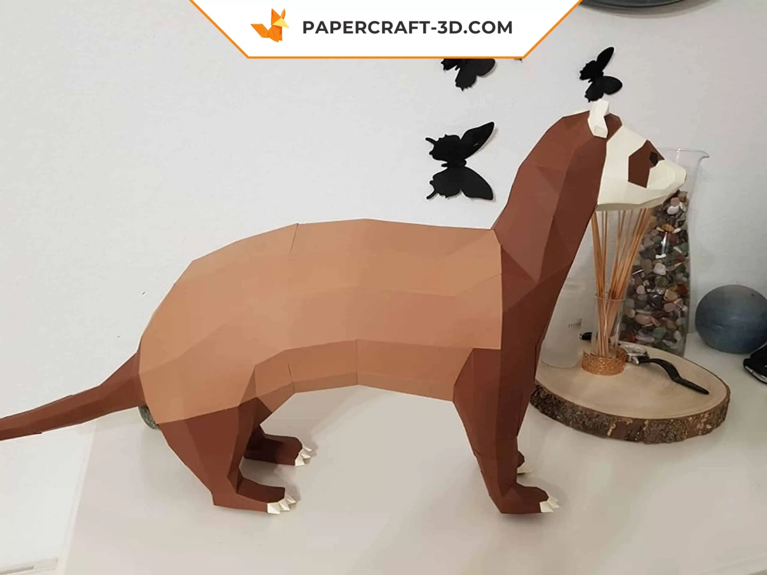Papercraft de hurón en origami 3D, vista posterior