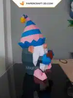Papercraft gnomo di Natale blu in origami, vista 5