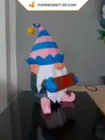Papercraft gnomo di Natale blu in origami, vista 6