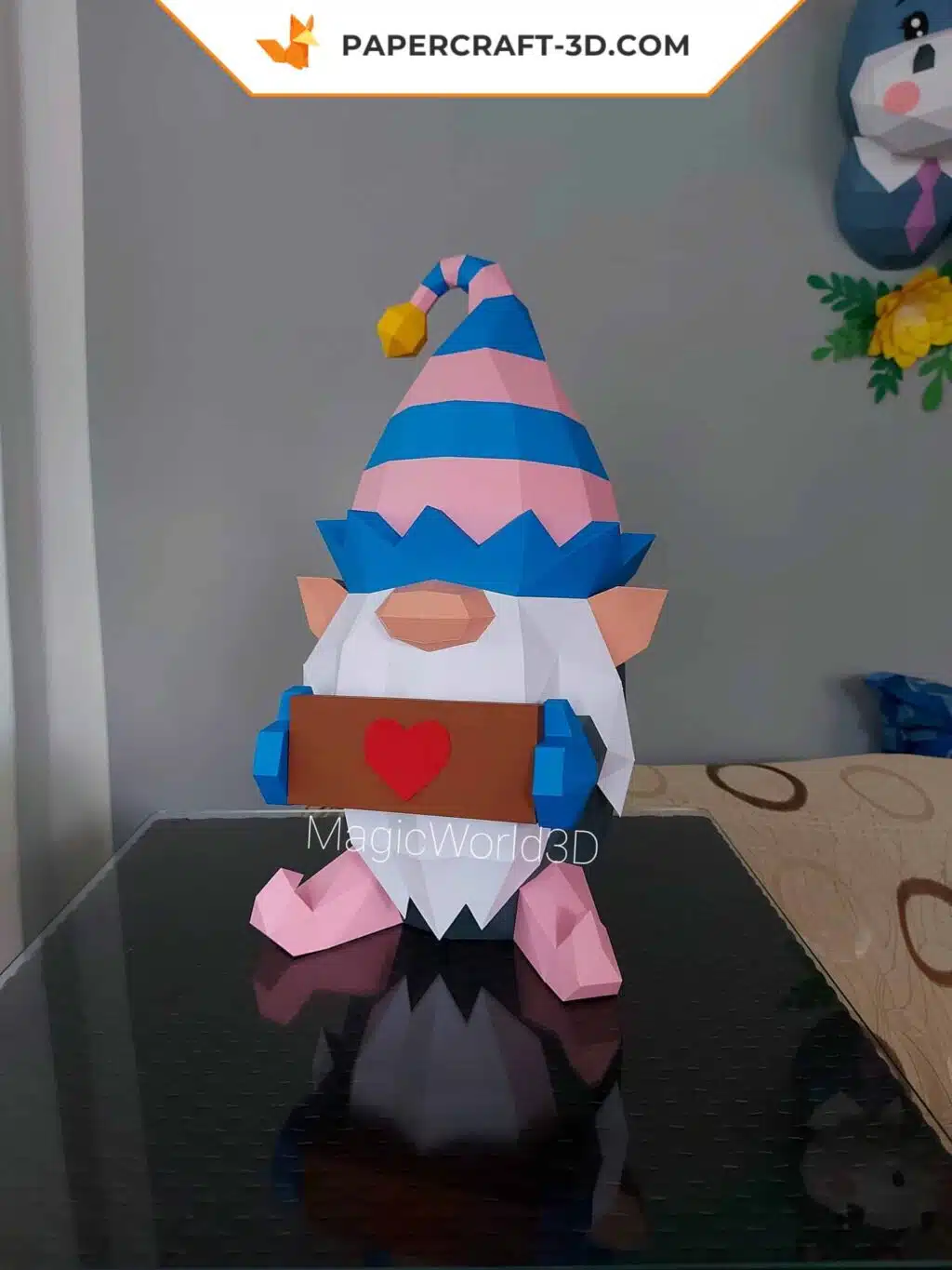Papercraft gnomo di Natale blu in origami