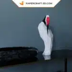 Papercraft de grou-coroada-vermelha em origami