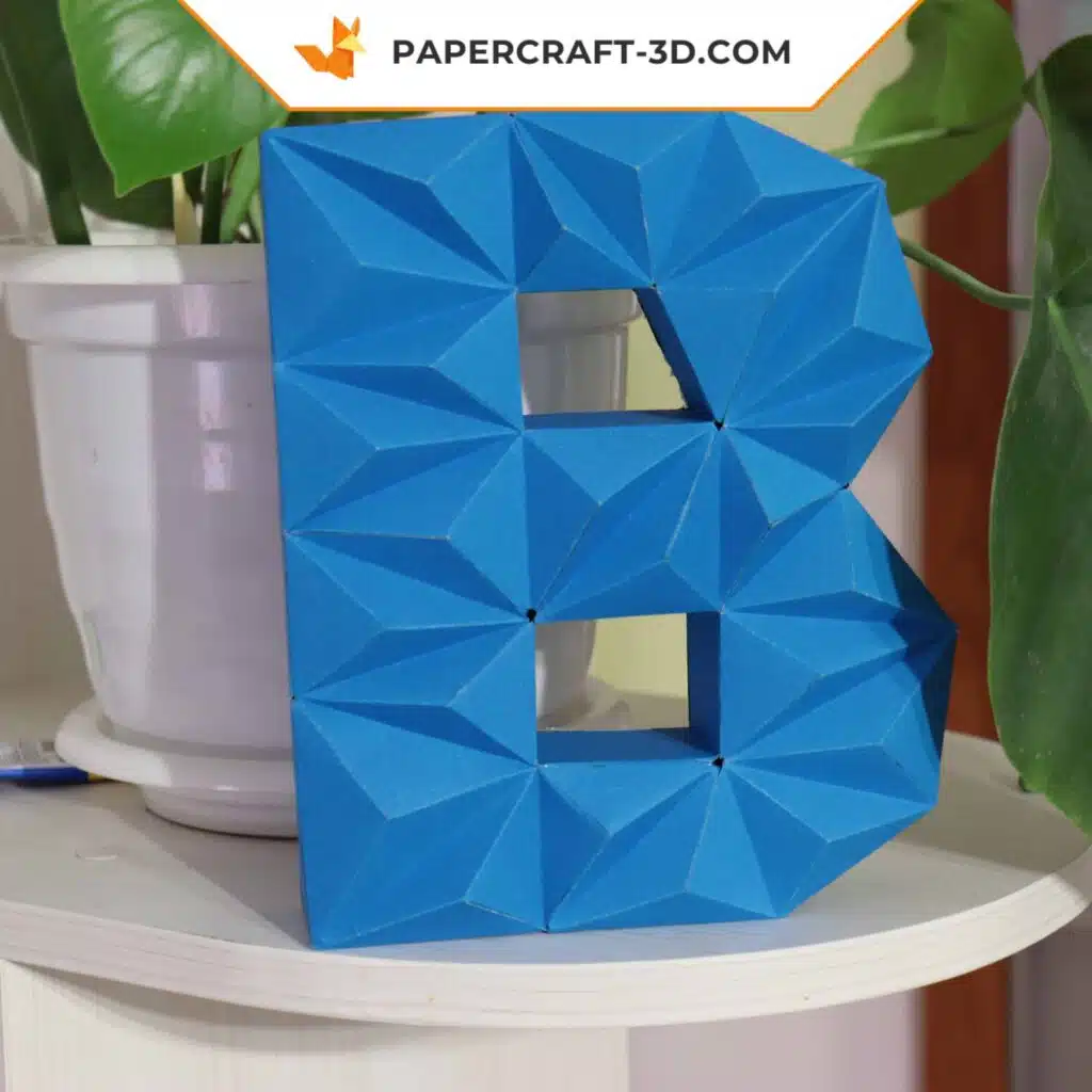 Papercraft della lettera B in origami
