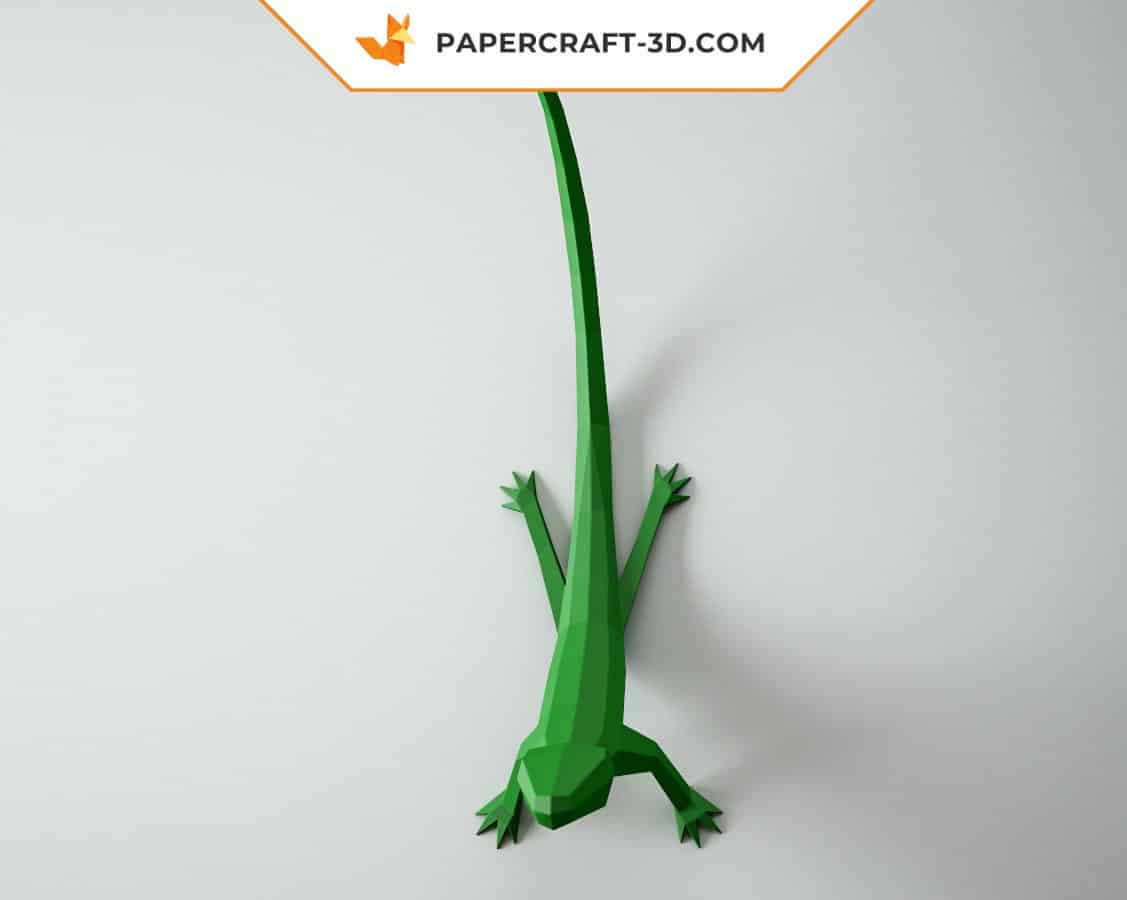 Papercraft lizard in origami