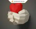 Papercraft mains tenant un cœur en origami