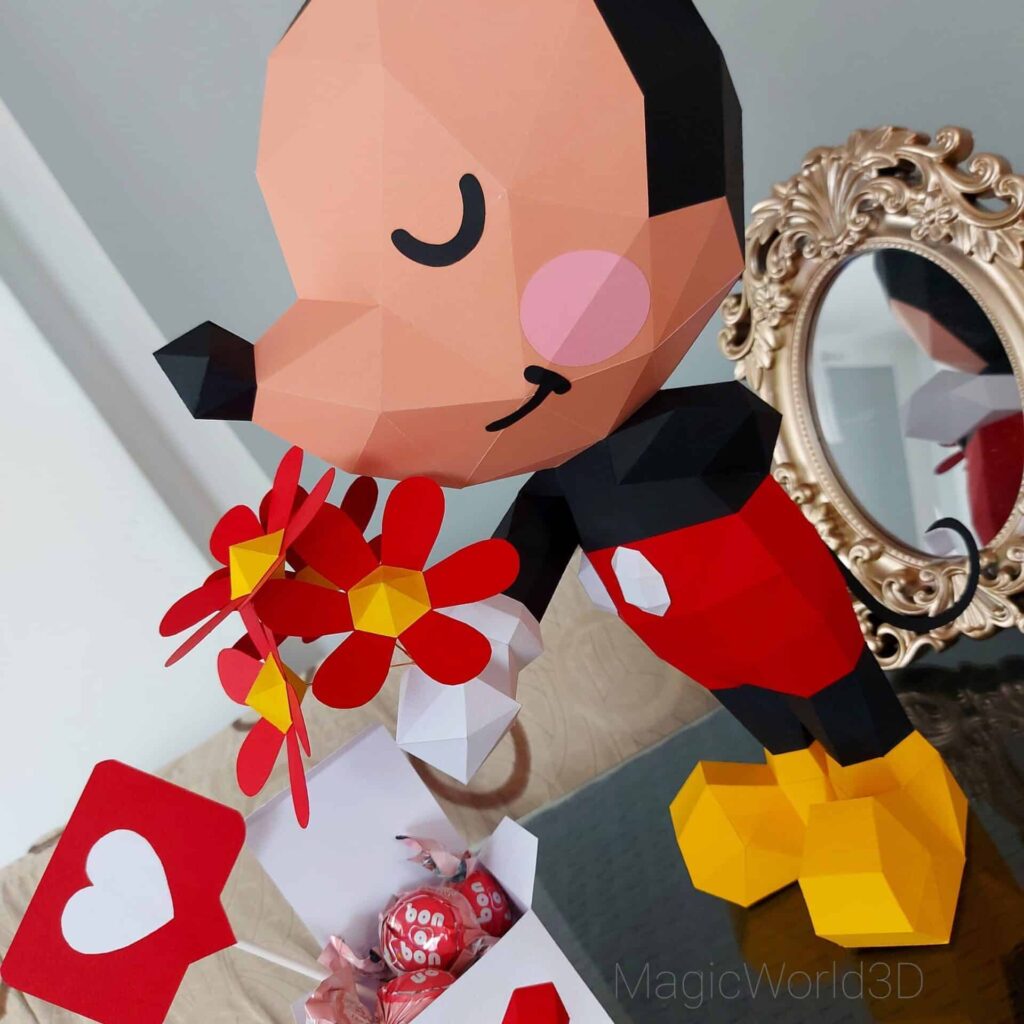 Papercraft Mickey and Minnie in 3D origami