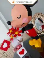 Papercraft Mickey Mouse Love pour la Saint-Valentin en origami papier 3D