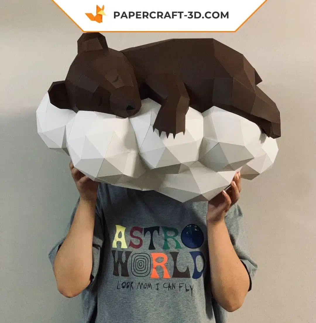 Papercraft de urso em uma nuvem em origami 3D, montado