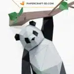 Papercraft de panda subindo no galho em origami 3D