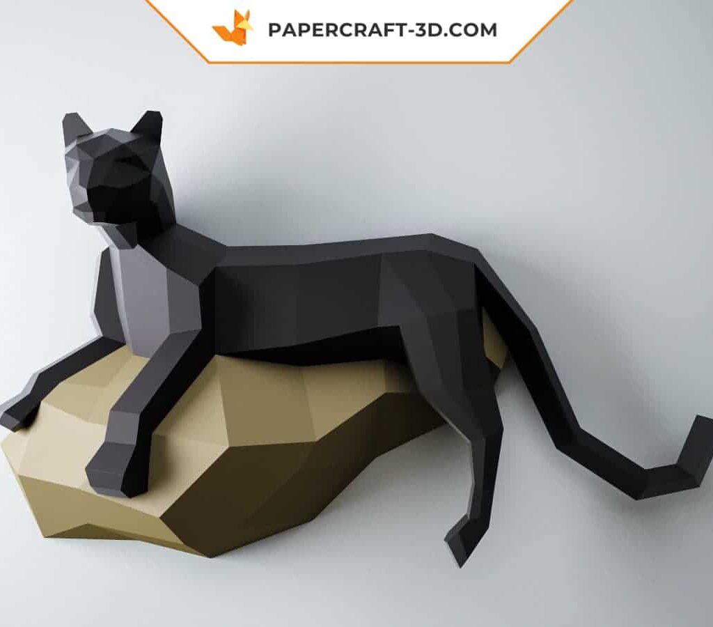 Papercraft de pantera negra sobre rocha mural em origami 3D