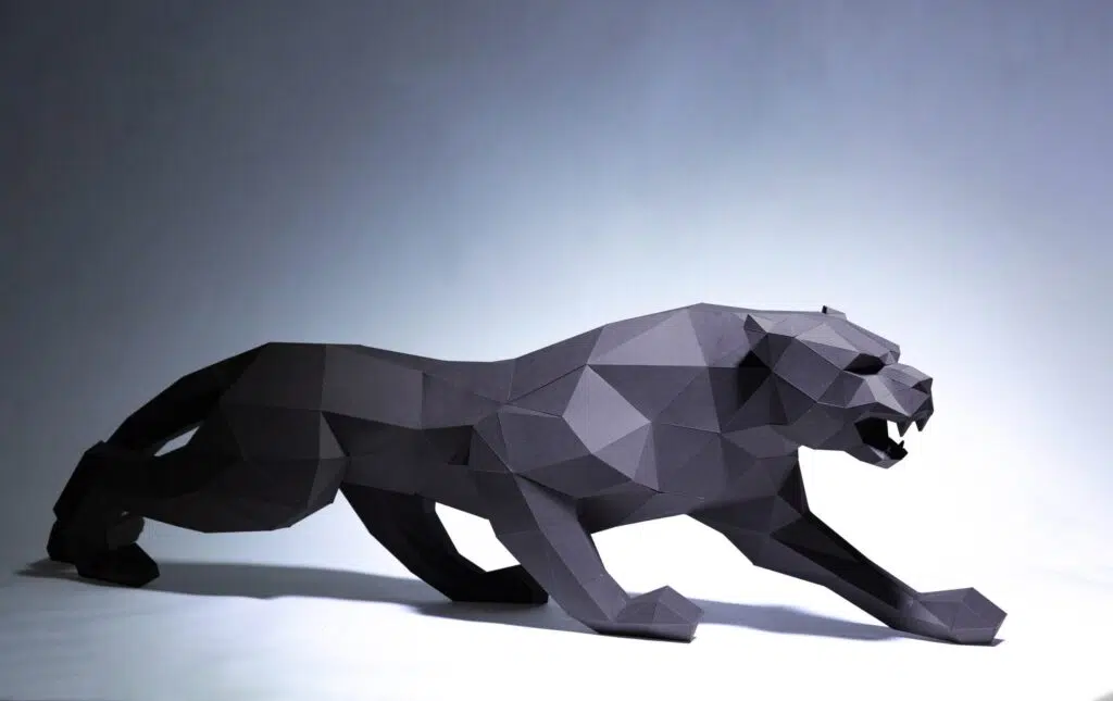 Papercraft de panthère noire en colère