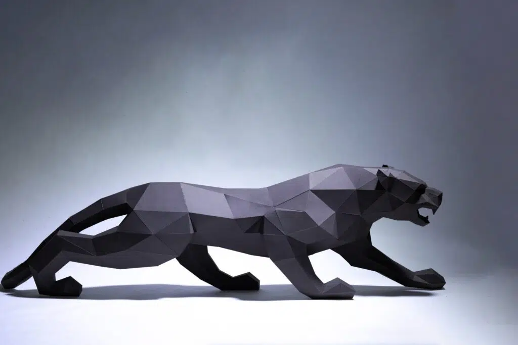 Papercraft de panthère noire en colère
