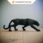Papercraft de pantera negra à espreita em origami 3D