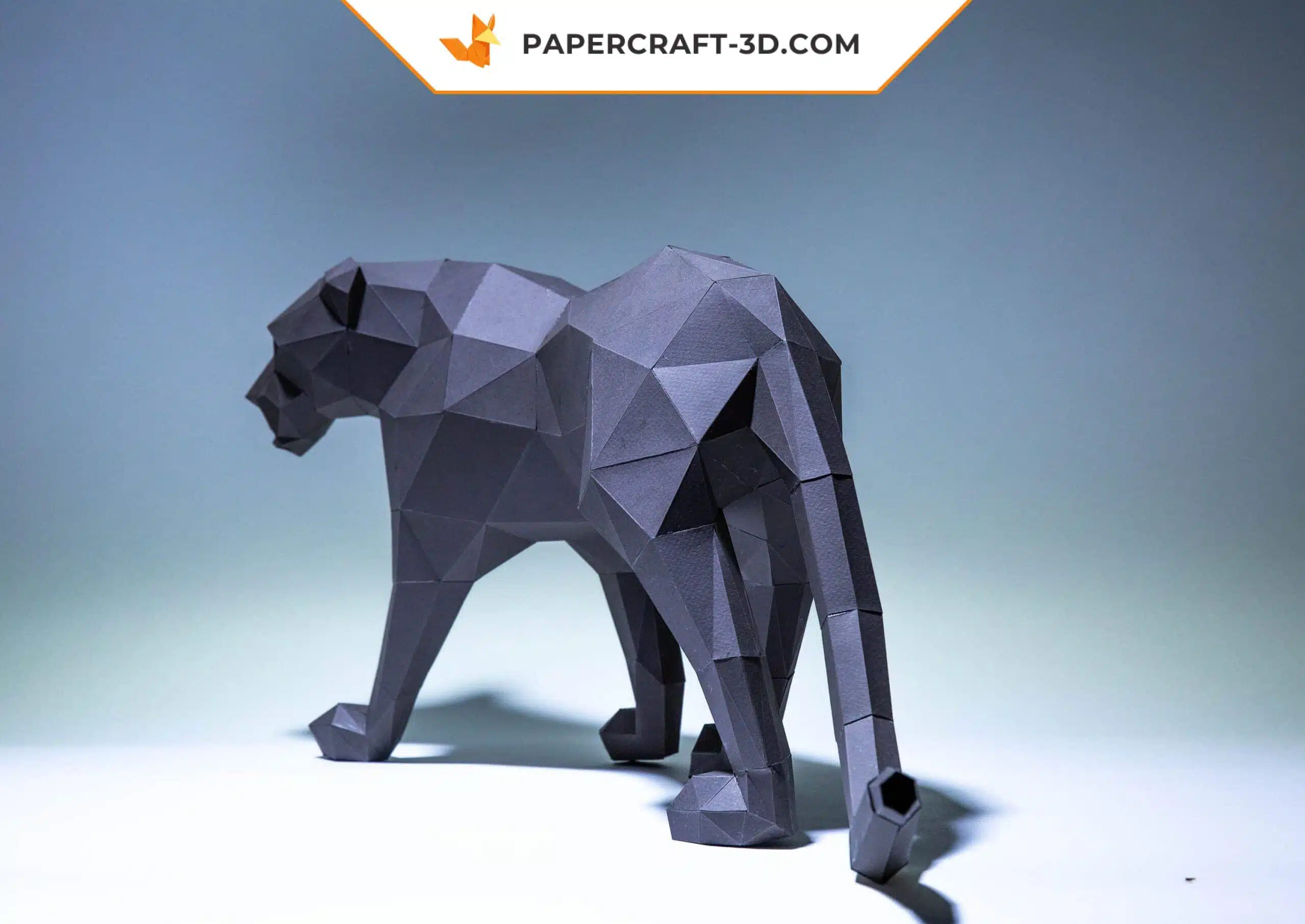 Papercraft de pantera negra en origami 3D, vista posterior