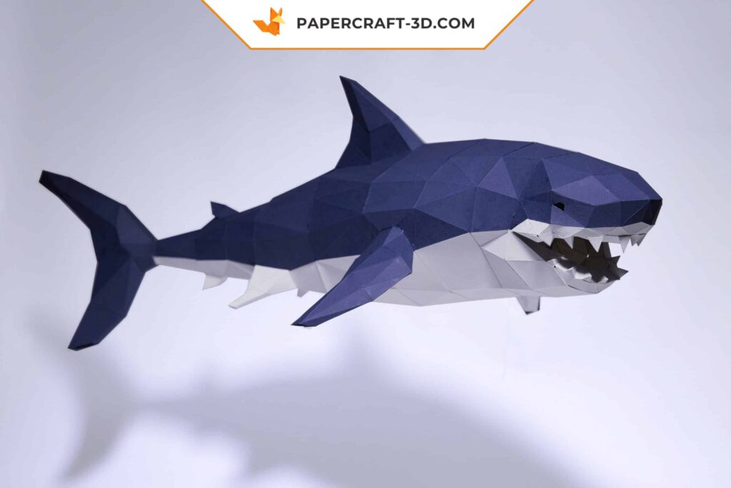 Papercraft de tubarão agressivo em origami 3D