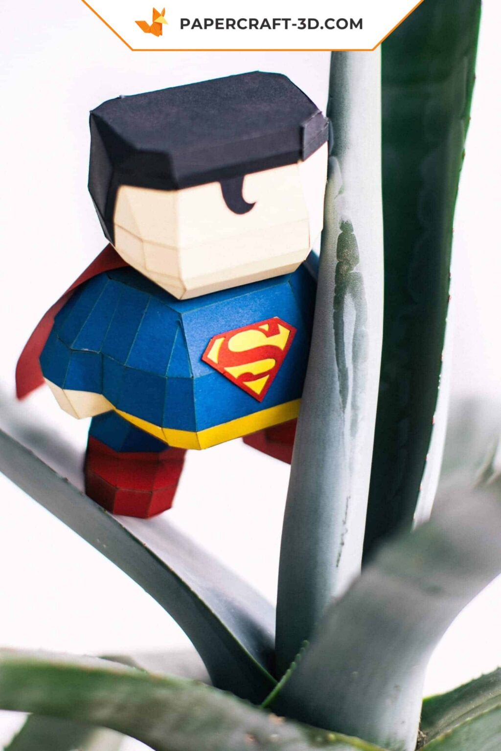Papercraft di Superman supereroe in origami