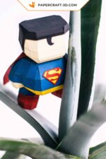 Papercraft di Superman supereroe in origami 3D