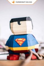Papercraft di Superman supereroe in origami 3D