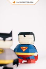 Papercraft di Superman supereroe in origami 3D