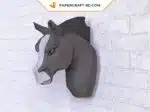 Papercraft cabeza de caballo gris en origami