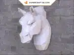 Papercraft cabeza de caballo gris en origami