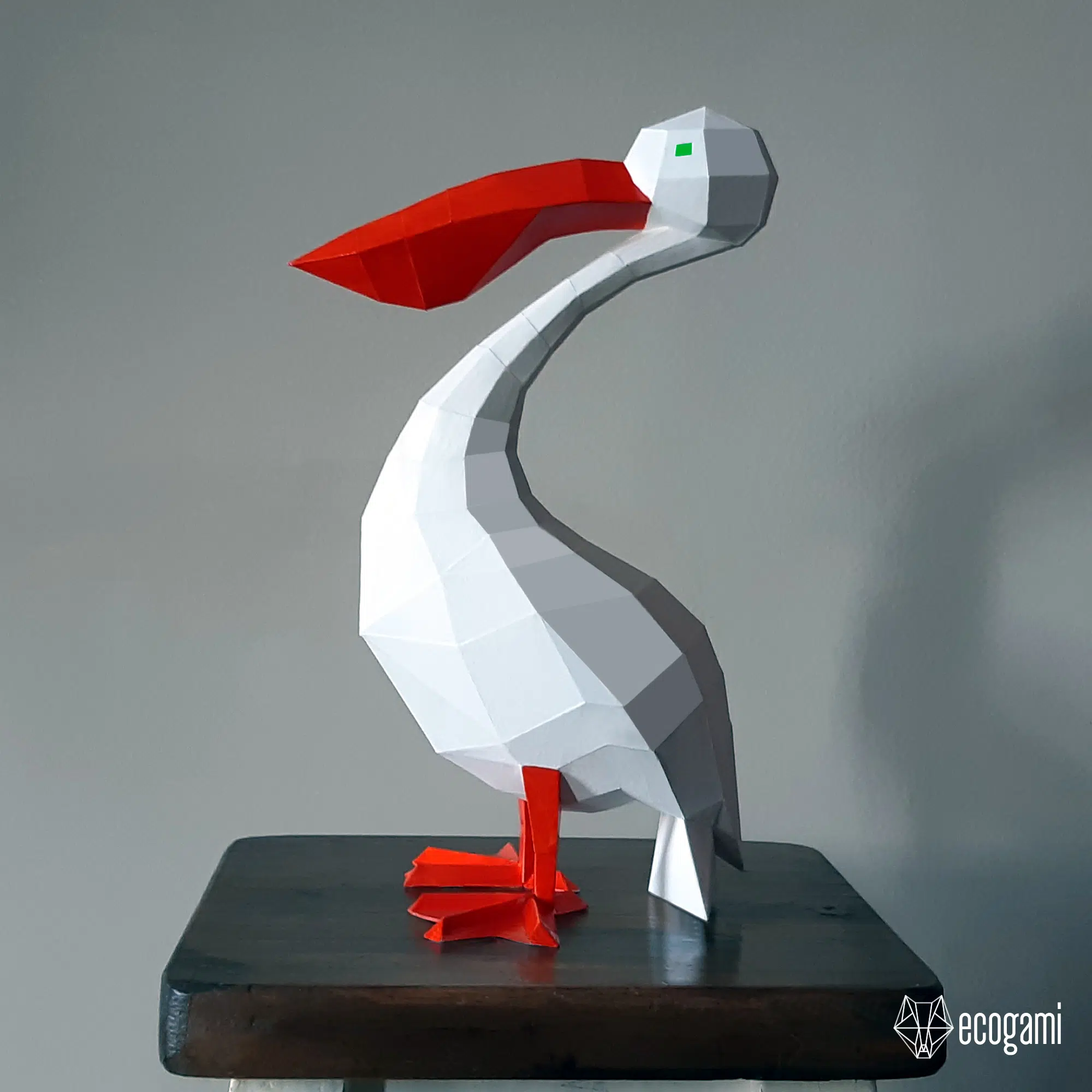 Papercraft van pelikanen in 3D-origami, weergave 4