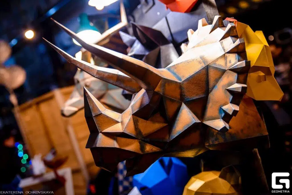 Papercraft de dinossauro cabeça de tricerapto mural em origami