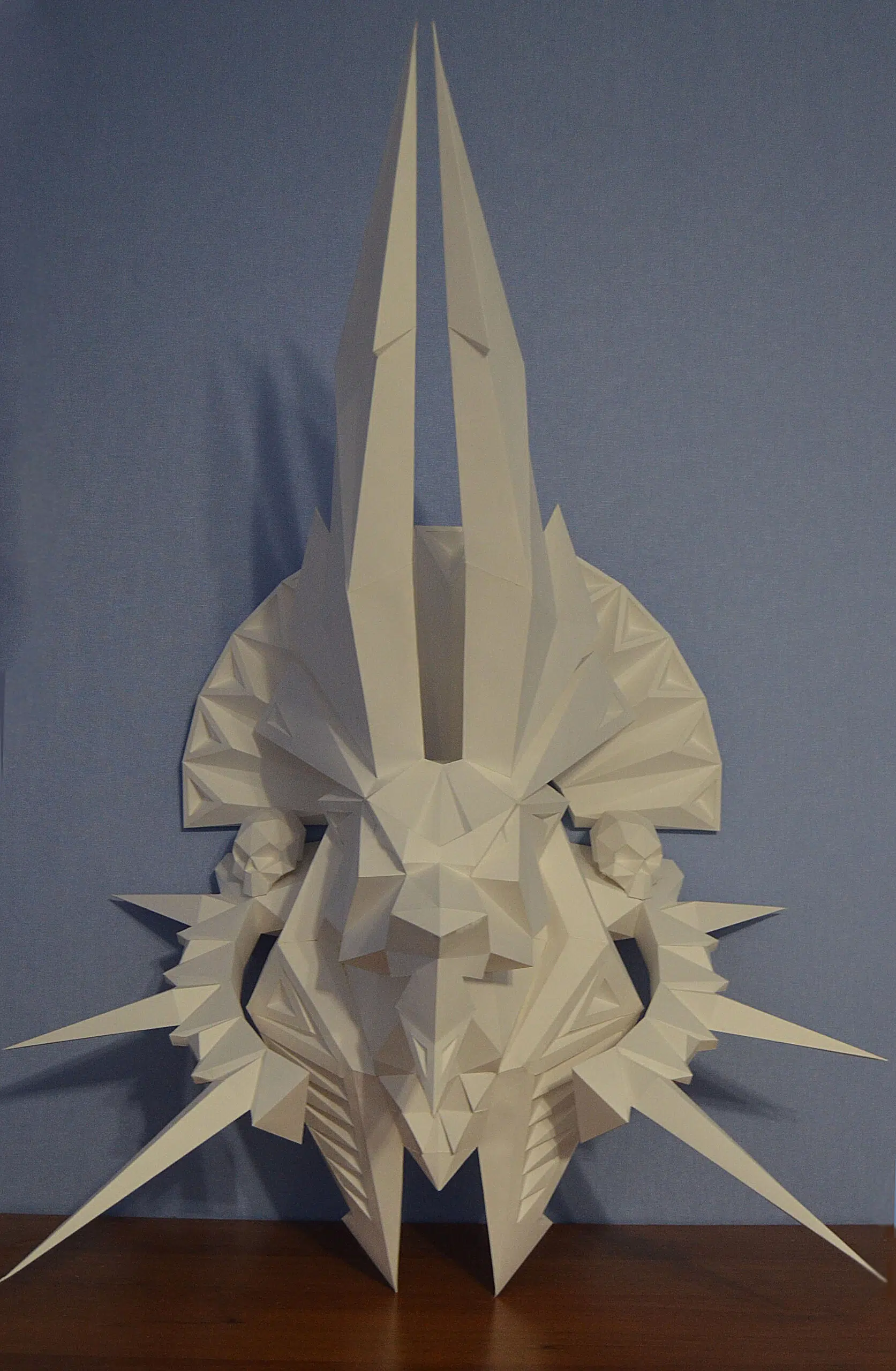 Papercraft cabeza de Anubis en origami 3D, vista lateral