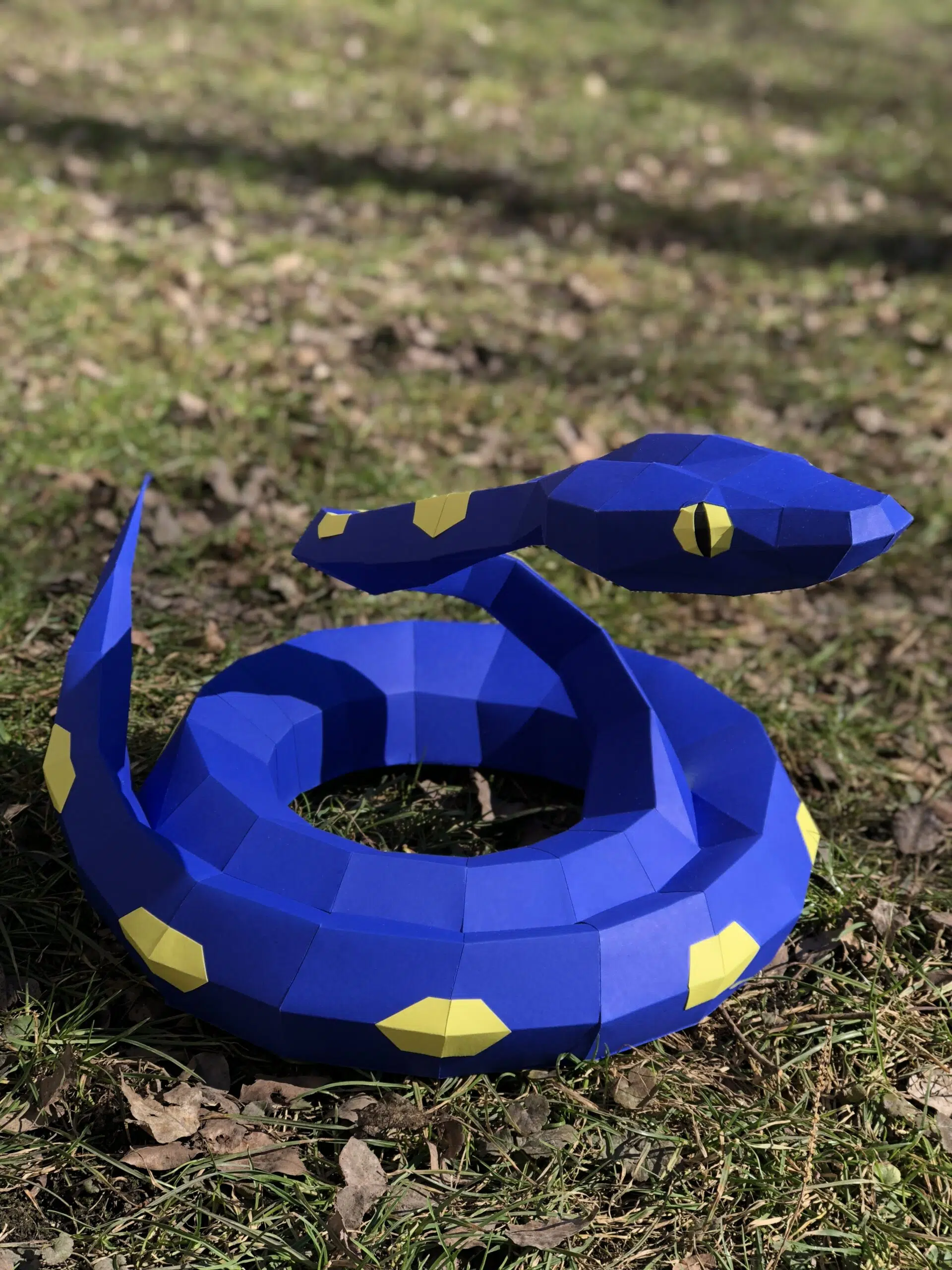 Papercraft serpente pitone vipera in origami, montato