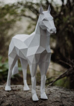 Papercraft cavallo in piedi in origami 3D