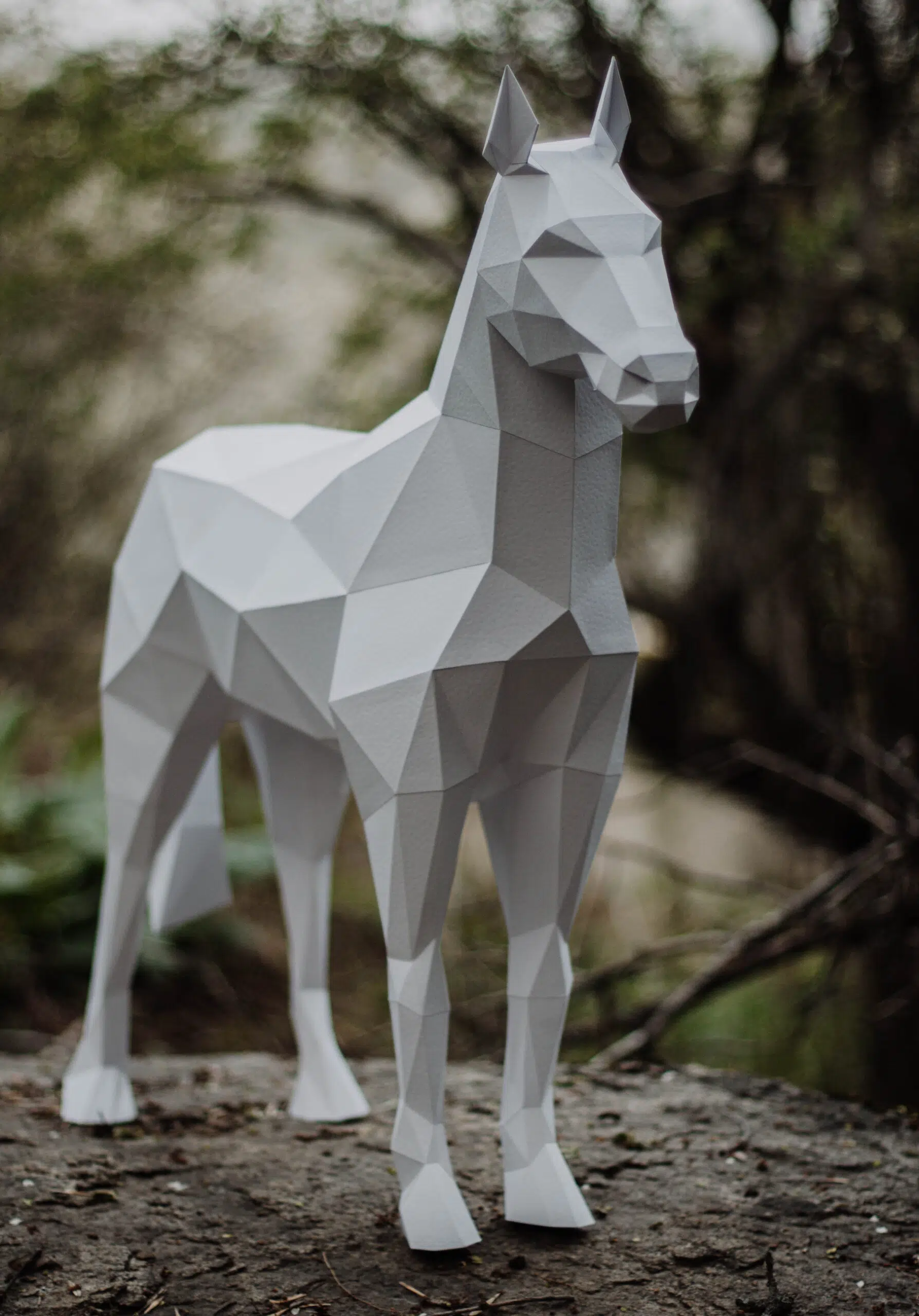 Papercraft stehendes Pferd im 3D-Origami, 3D-Modell