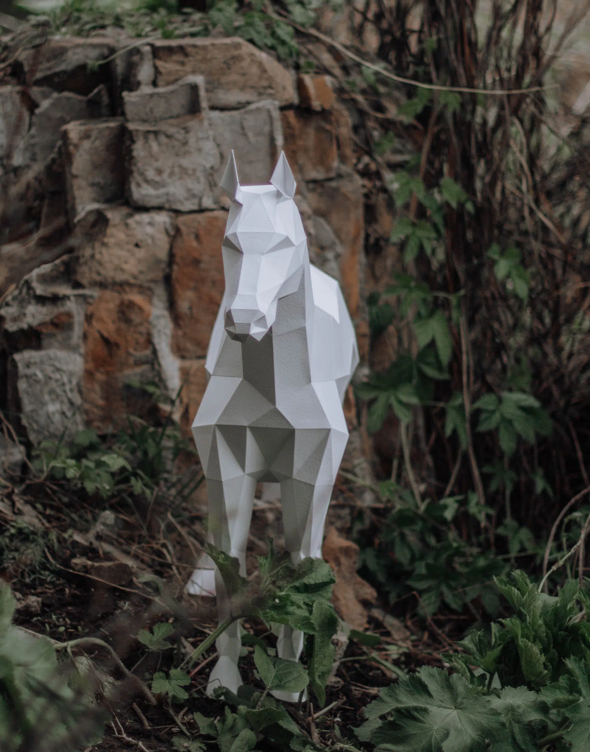 Papercraft stehendes Pferd im 3D-Origami, Rückansicht