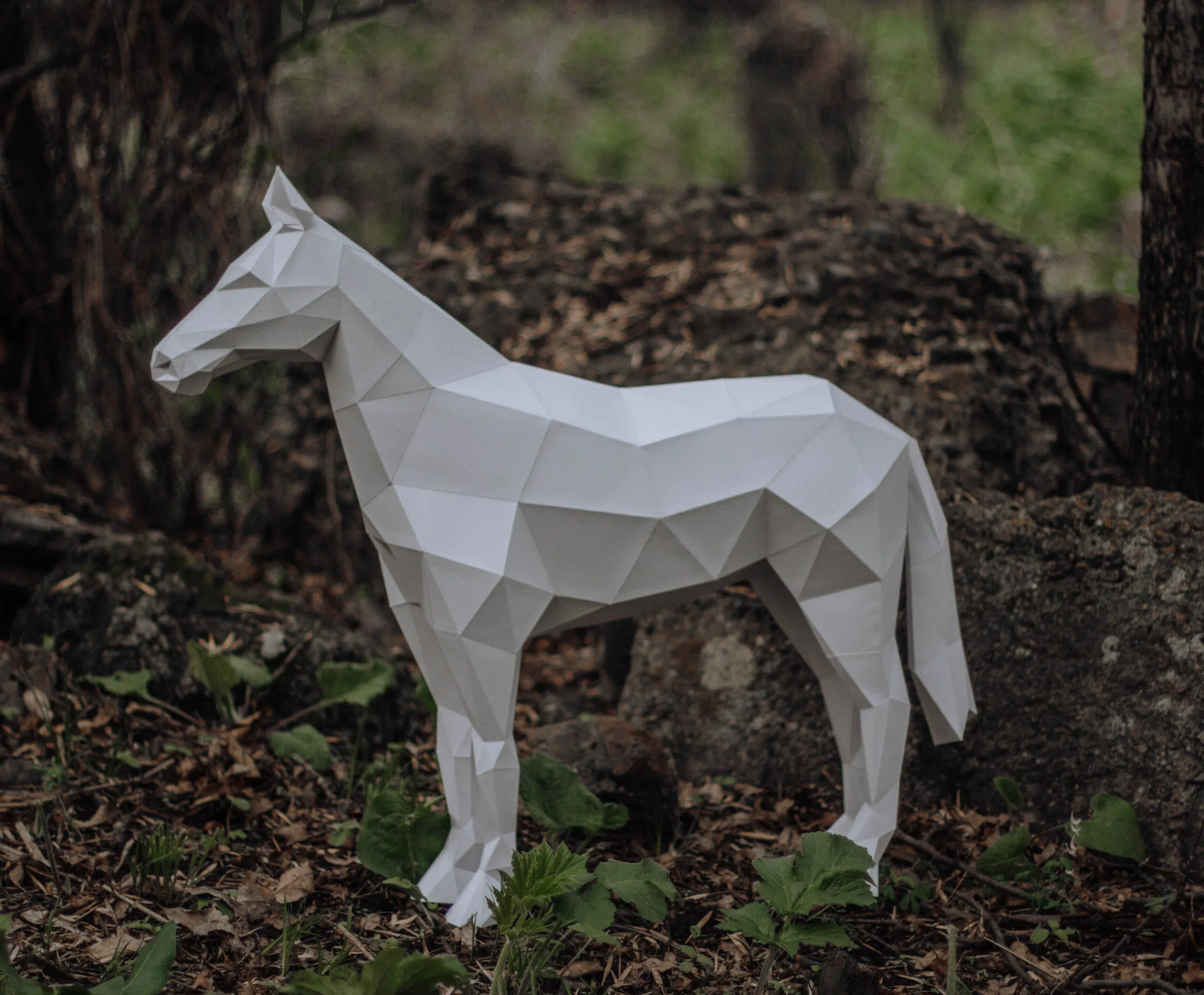 Papercraft stehendes Pferd im 3D-Origami, Rückansicht, Ansicht 3