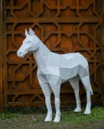 Papercraft stehendes Pferd im 3D-Origami, montiert