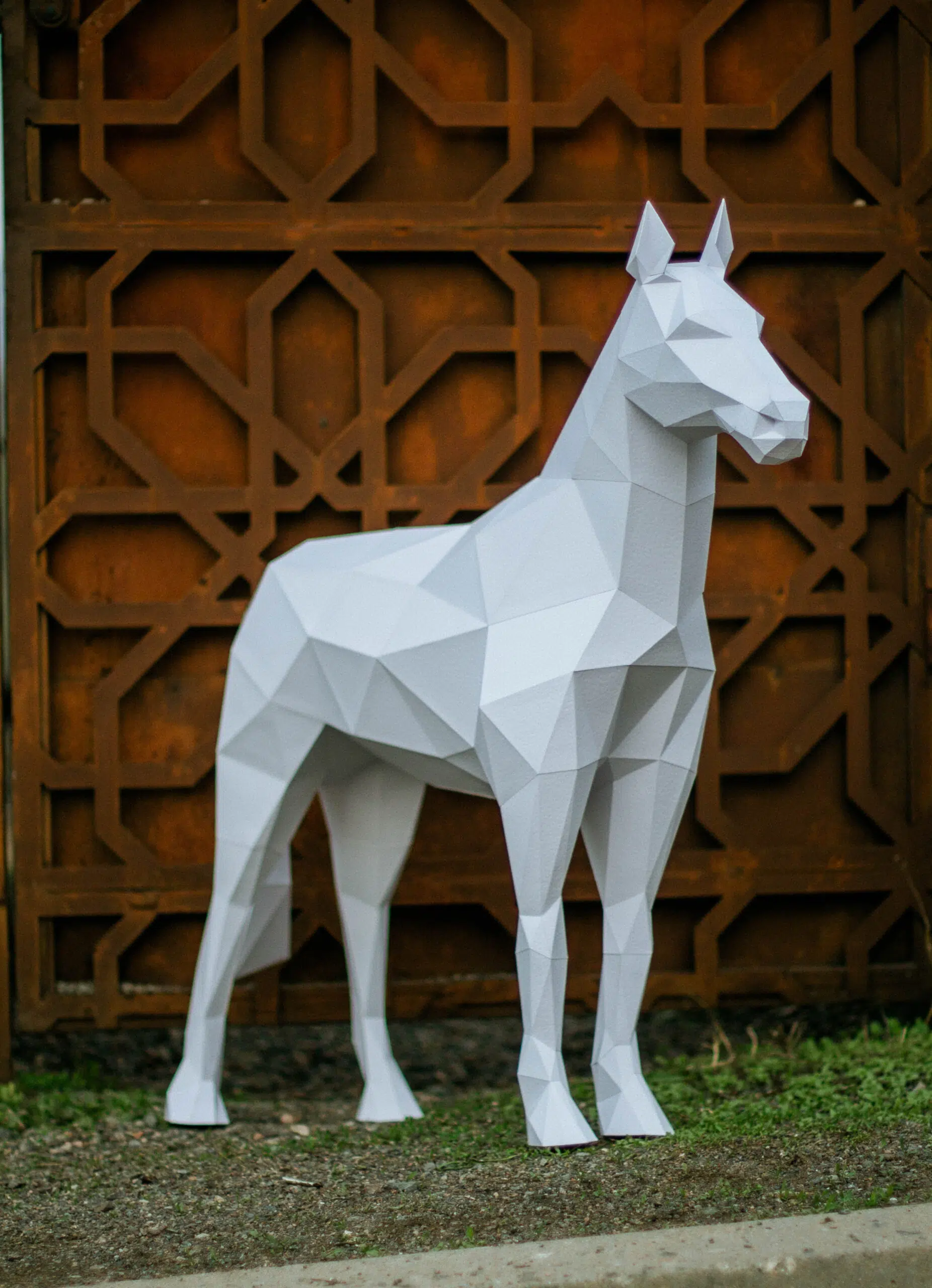 Papercraft stehendes Pferd im 3D-Origami, Ansicht 2, Ansicht 2