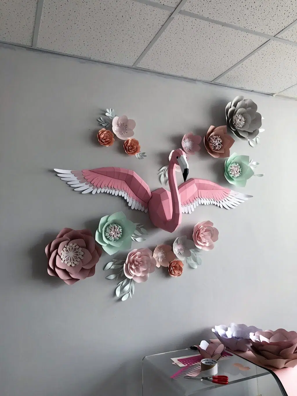 Flamingo muurdecoratie met uitgespreide vleugels in origami, weergave 2